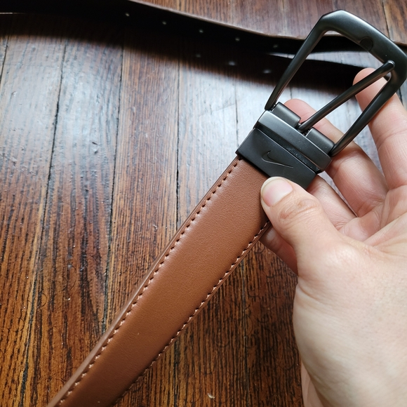 Nike Other - Nike Men's Golf Belt Reversible Textured Leather, Black/Brown 41"